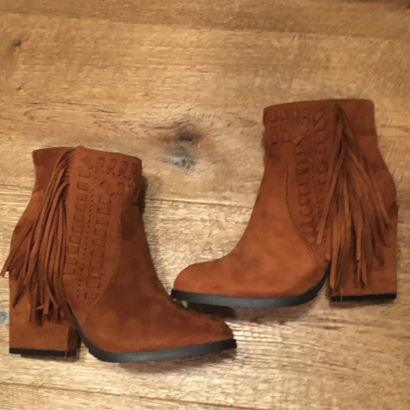 DIBA suede ankle boots with tassels, cinnamon, size 6. - Picture 5 of 12